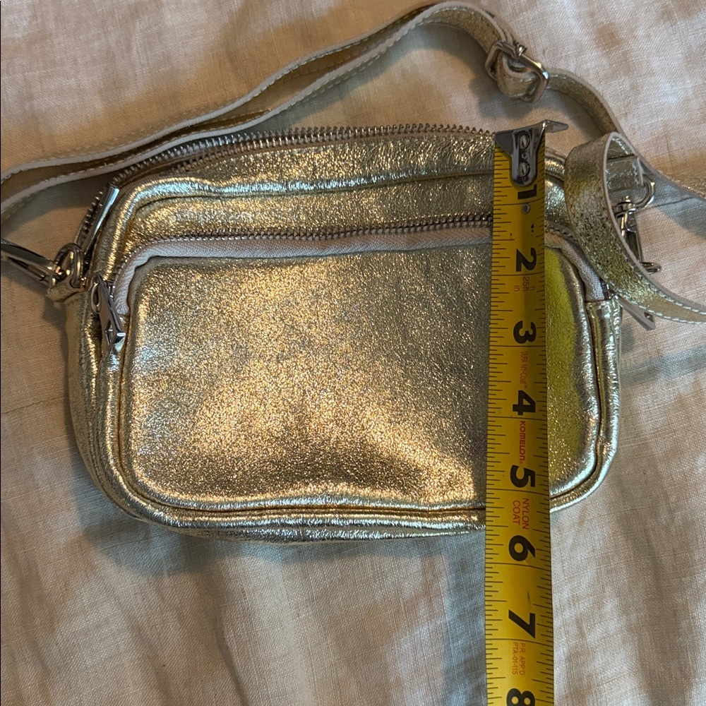 Chic Metallic Crossbody Bag - Picture 5 of 5